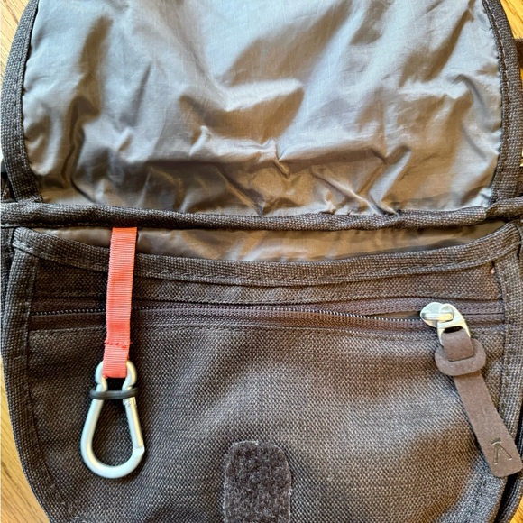 Keen Montclair Crossbody Bag EUC - Picture 3 of 8